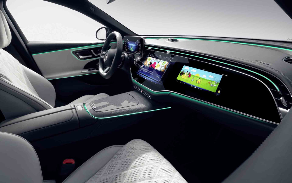 Mercedes shows high-tech interior of redesigned 2024 E-Class