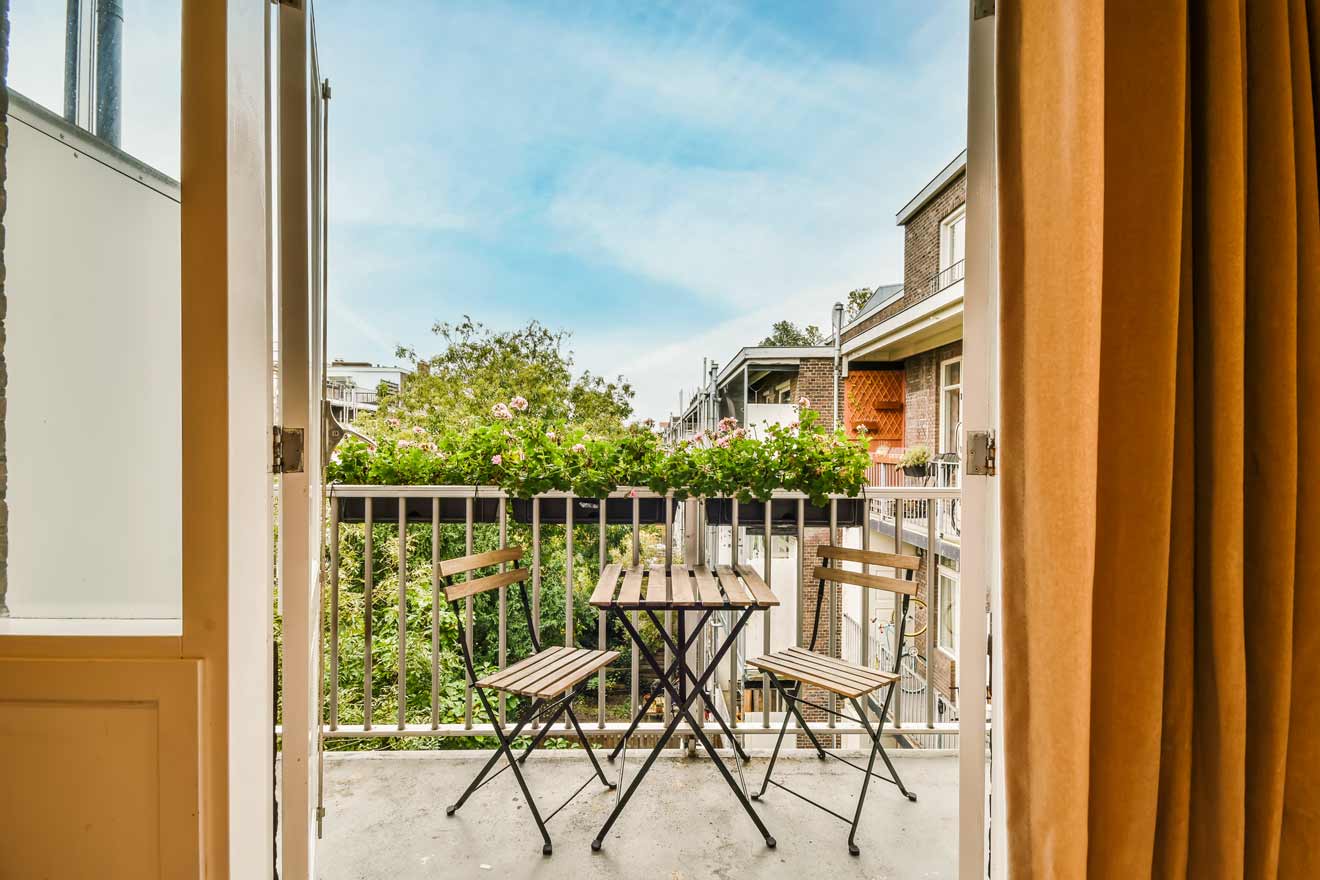 15 TOP Hotels in DC with a Balcony • for All Budgets!