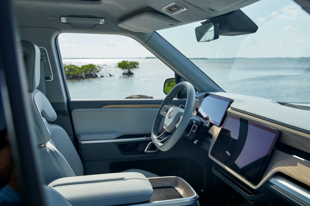 Rivian adds 390-mile Max Pack battery to R1S SUV