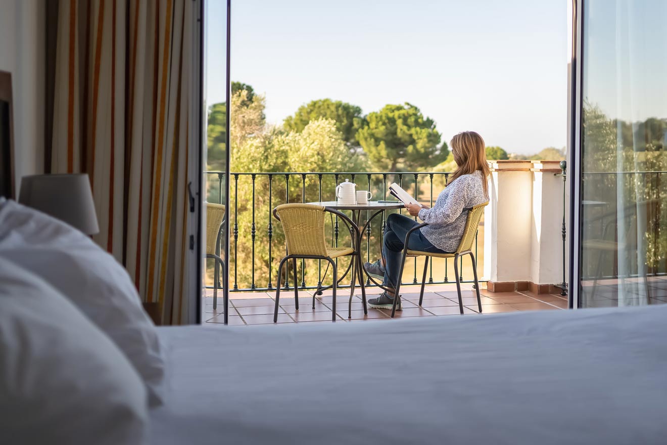 15 Stunning Hotels with Balconies in Dallas, Texas