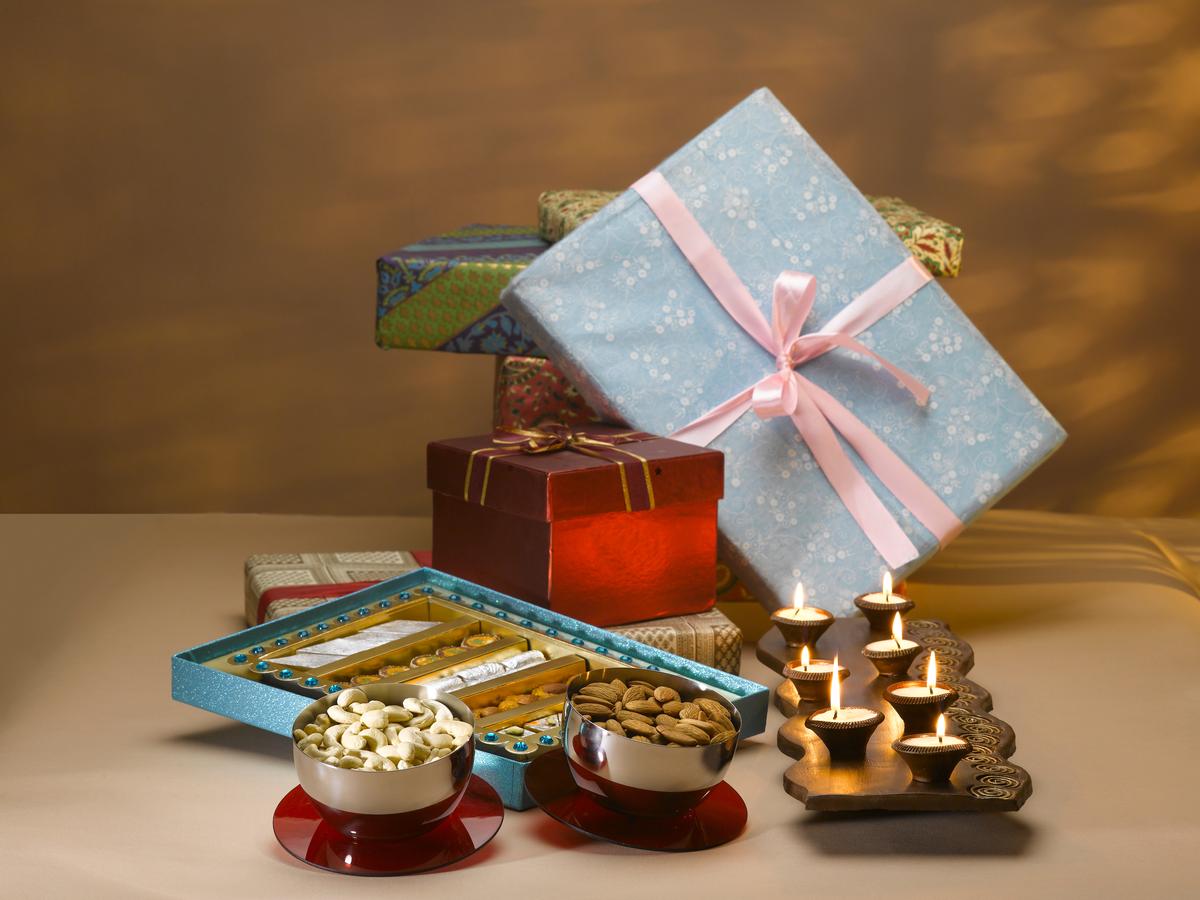 Delights at Your Doorstep: Experience Online Diwali Gift Delivery in USA