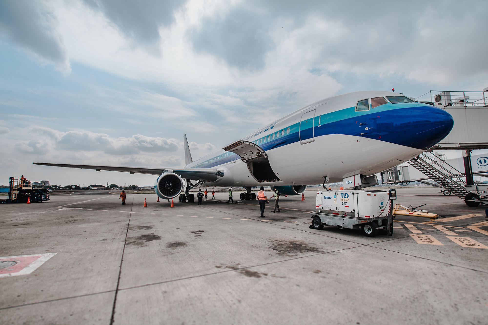 eva air change flight policy