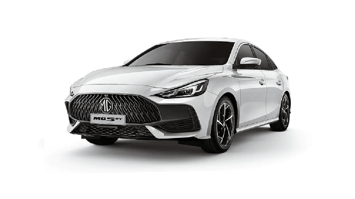 What are the key factors to consider when hiring a car in Dubai